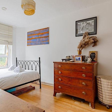 Characterful 1 Bedroom Flat Close To Dlr Londen Buitenkant foto